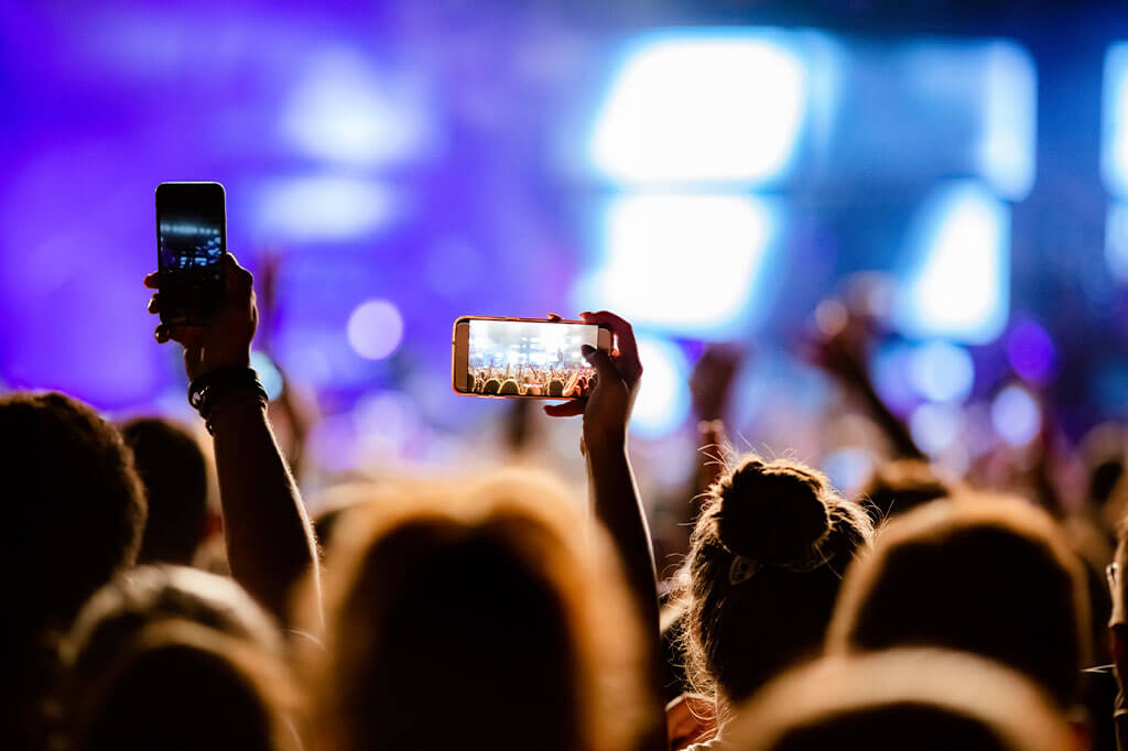Have you ever considered Live Content as a marketing strategy? A new marketing trend is rapidly growing as of 2022.